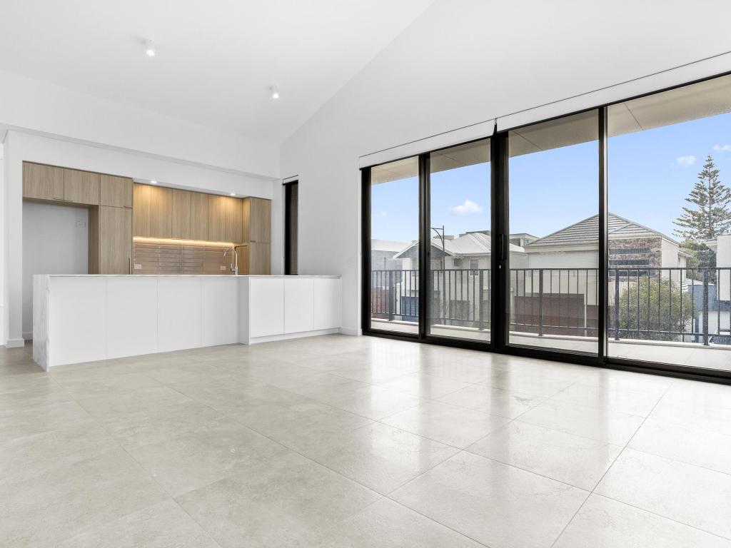 1/1 Enderby Cl, North Coogee, WA 6163