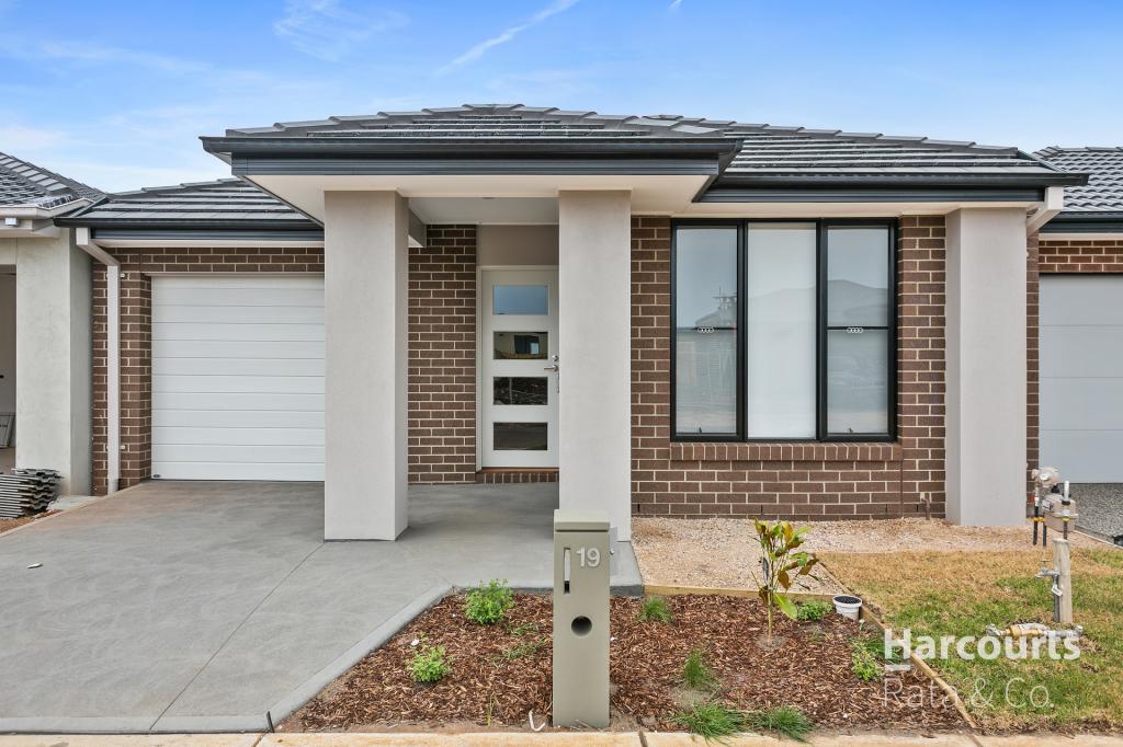 19 DELHI GR, ROCKBANK, VIC 3335