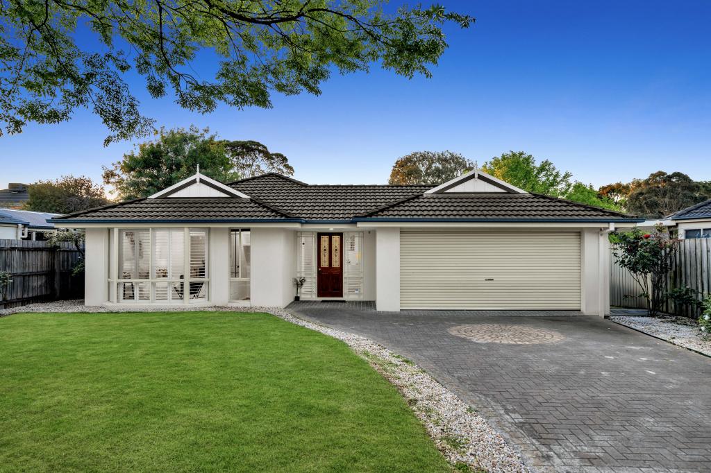 4 May Gibbs Cres, Lynbrook, VIC 3975