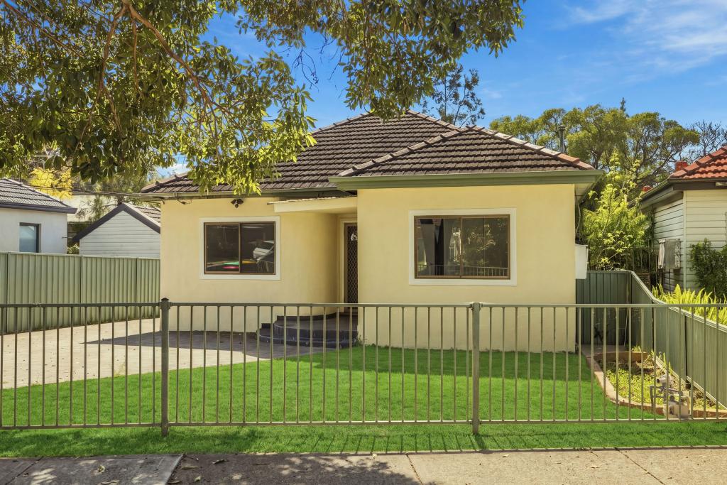 165 Broadarrow Rd, Riverwood, NSW 2210