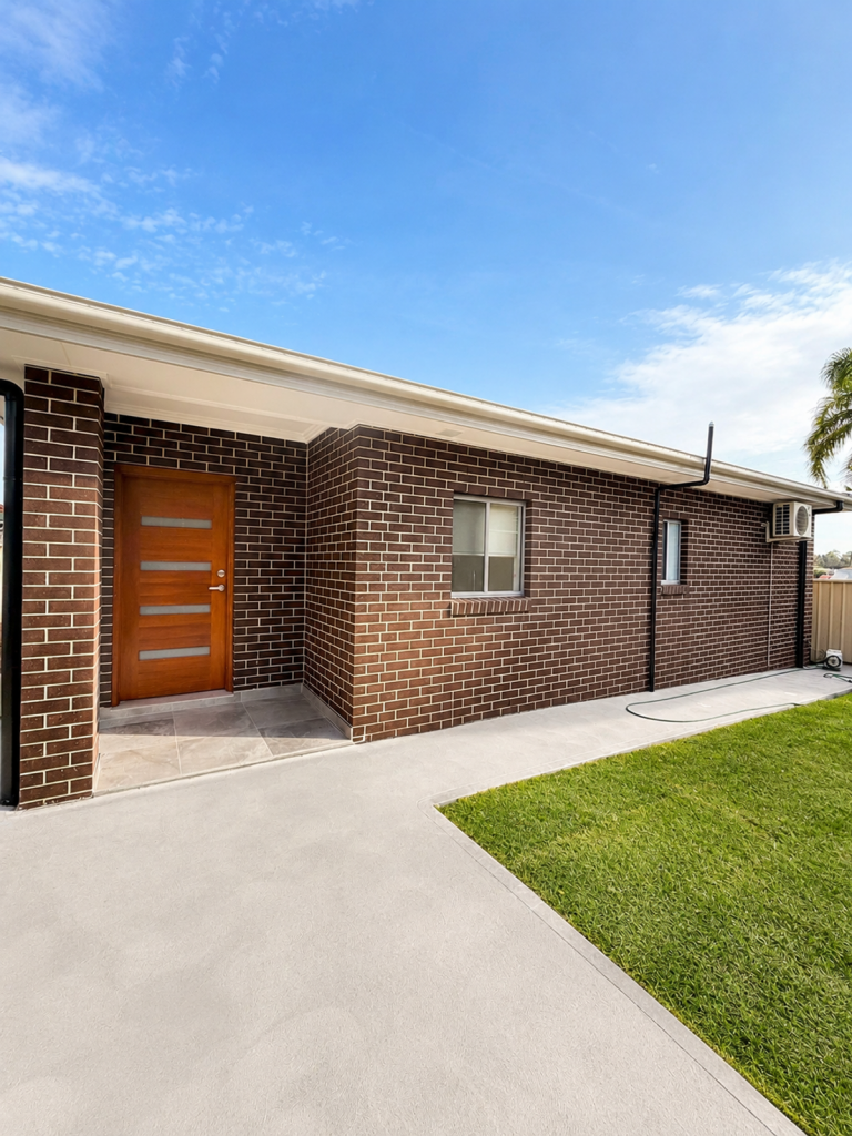 8a Avoca Rd, Canley Heights, NSW 2166