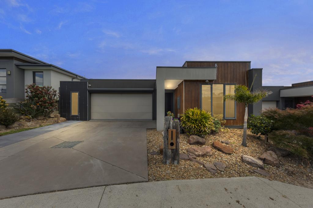 27 Lavit Lane, Pakenham, VIC 3810