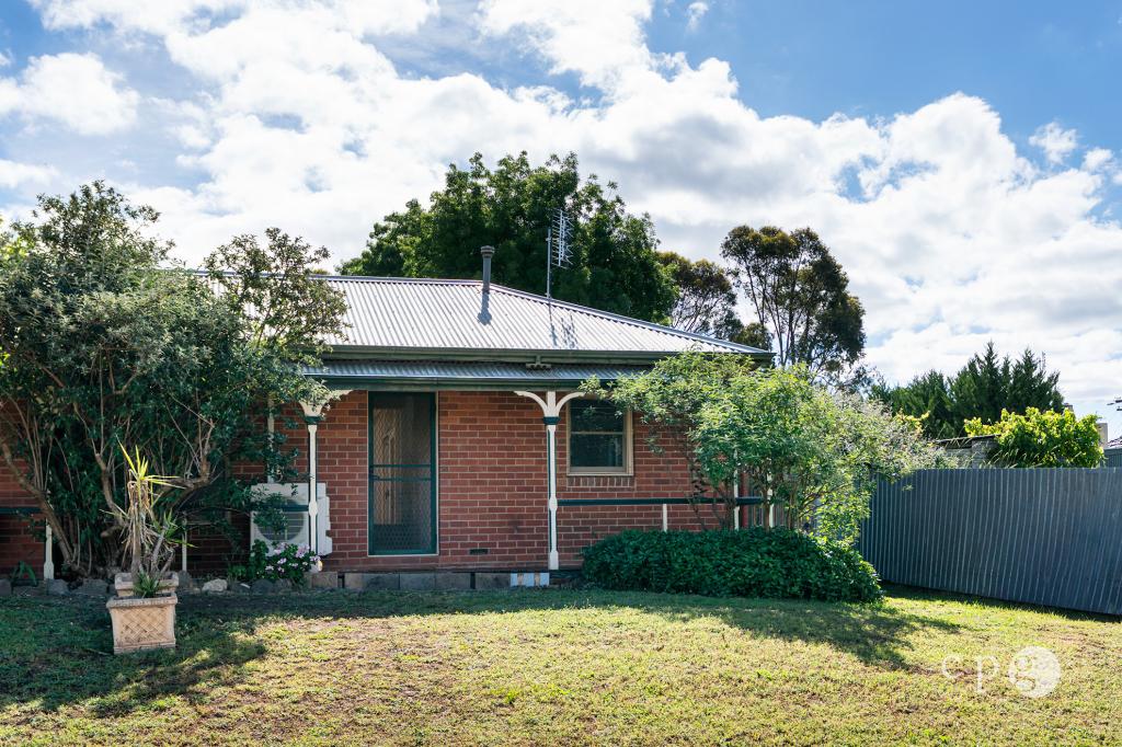 2/21 Van Heurck St, Castlemaine, VIC 3450
