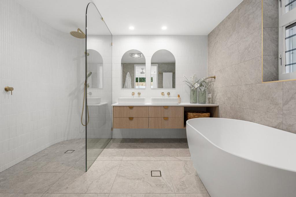 6 O'Connell Pde, Wellington Point, QLD 4160