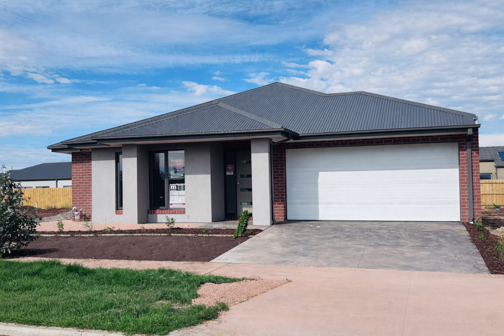 37 CRANBERRY CRES, THORNHILL PARK, VIC 3335