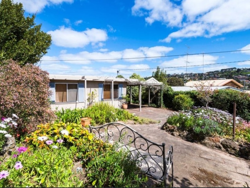 21 Craigie Rd, Newtown, VIC 3220