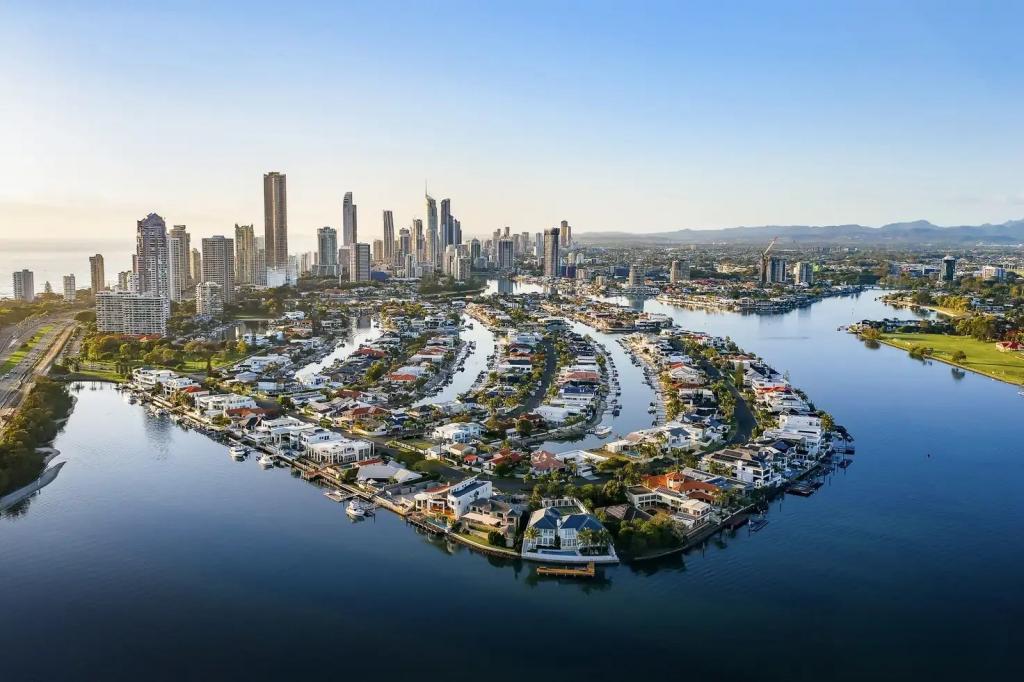 141-143 Commodore Dr, Surfers Paradise, QLD 4217