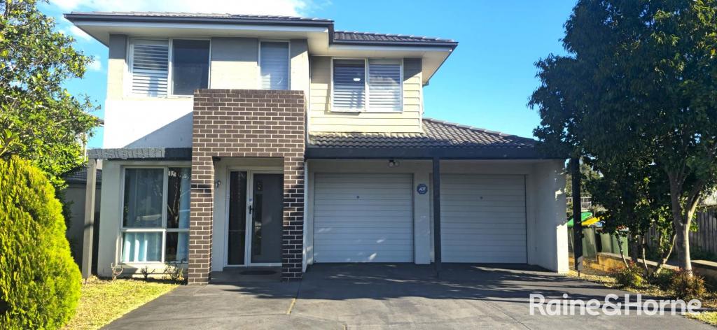 70 Mary Ann Dr, Glenfield, NSW 2167