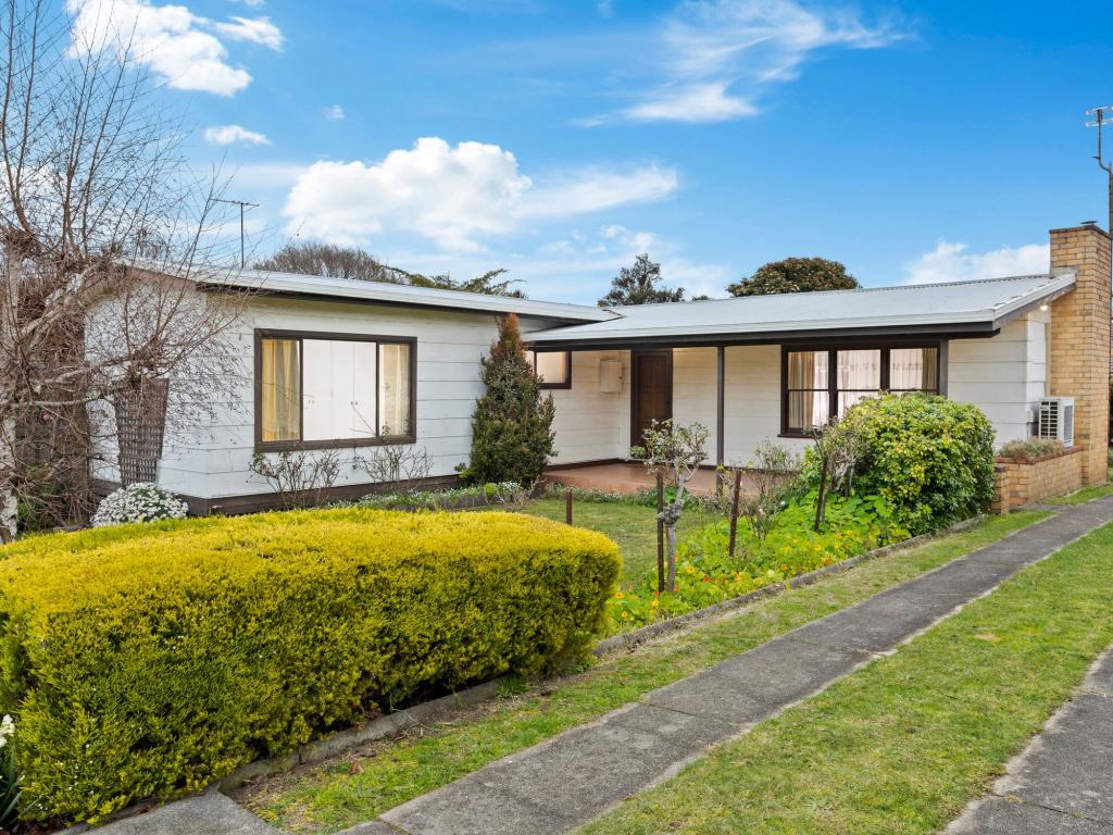 6 Blackmore Ave, Leongatha, VIC 3953