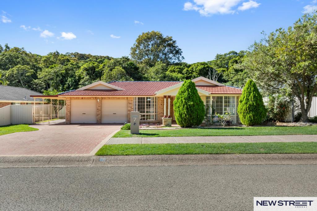 7 Callistemon Cl, Caves Beach, NSW 2281