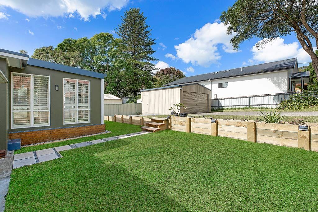 12 LAYCOCK ST, CAREY BAY, NSW 2283