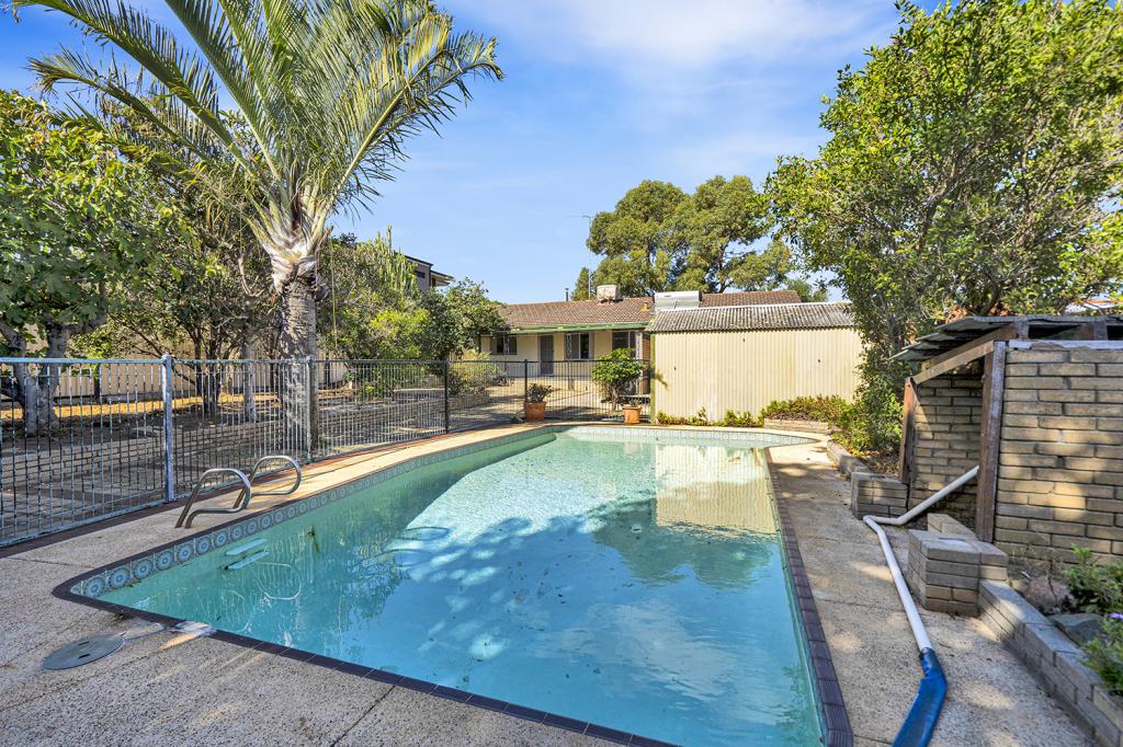4 Hanlon St, Hamilton Hill, WA 6163