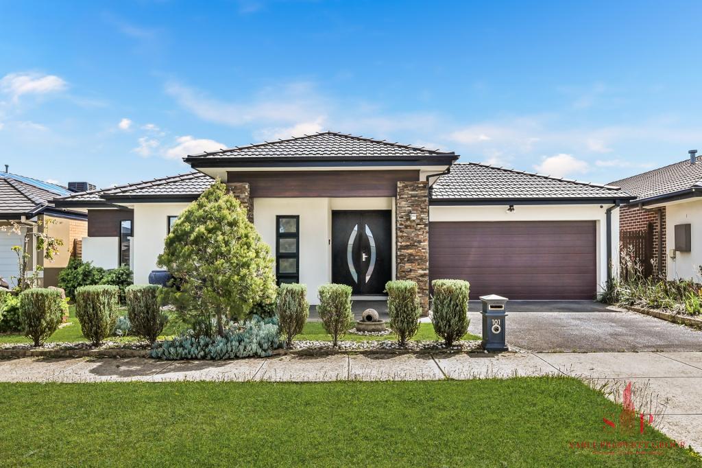 101 Wheelers Park Dr, Cranbourne North, VIC 3977