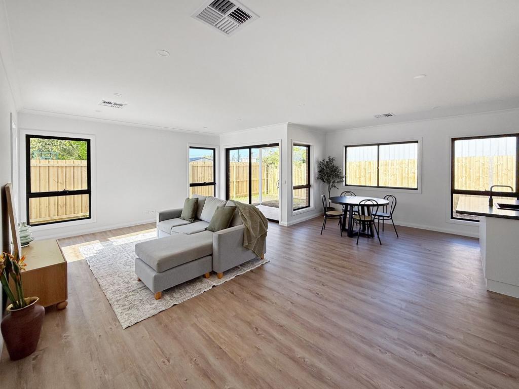 2/8 WINSTON ST, YARRAGON, VIC 3823