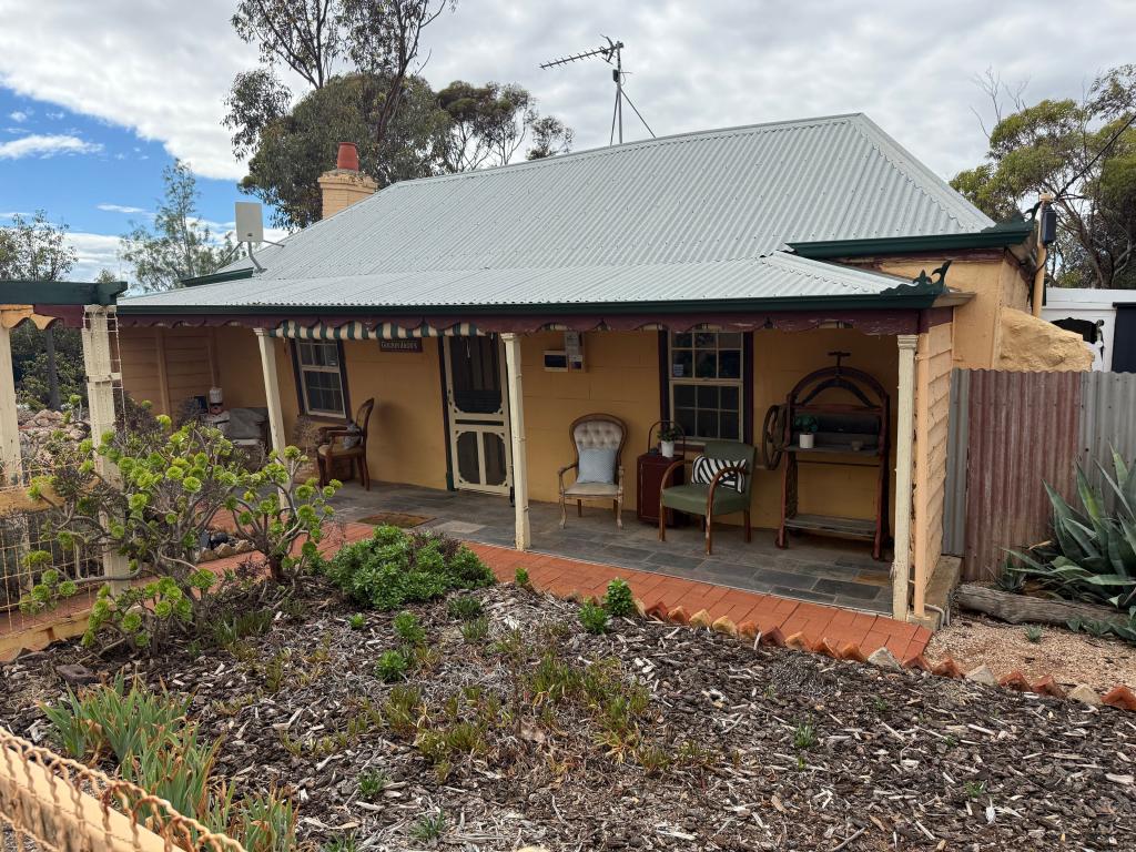 17 Bower St, Moonta Mines, SA 5558