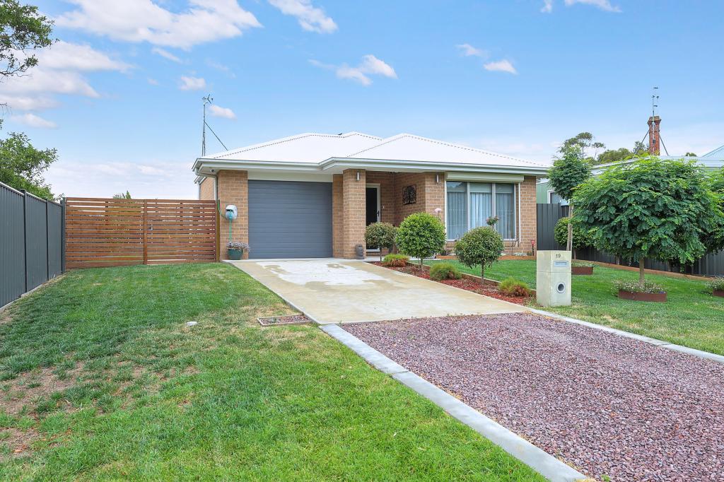 19 Officer St, Mortlake, VIC 3272