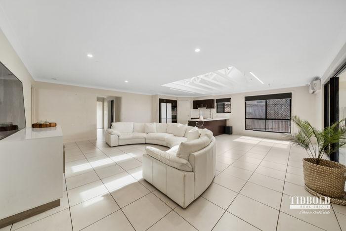 37 Cypress St, Redland Bay, QLD 4165
