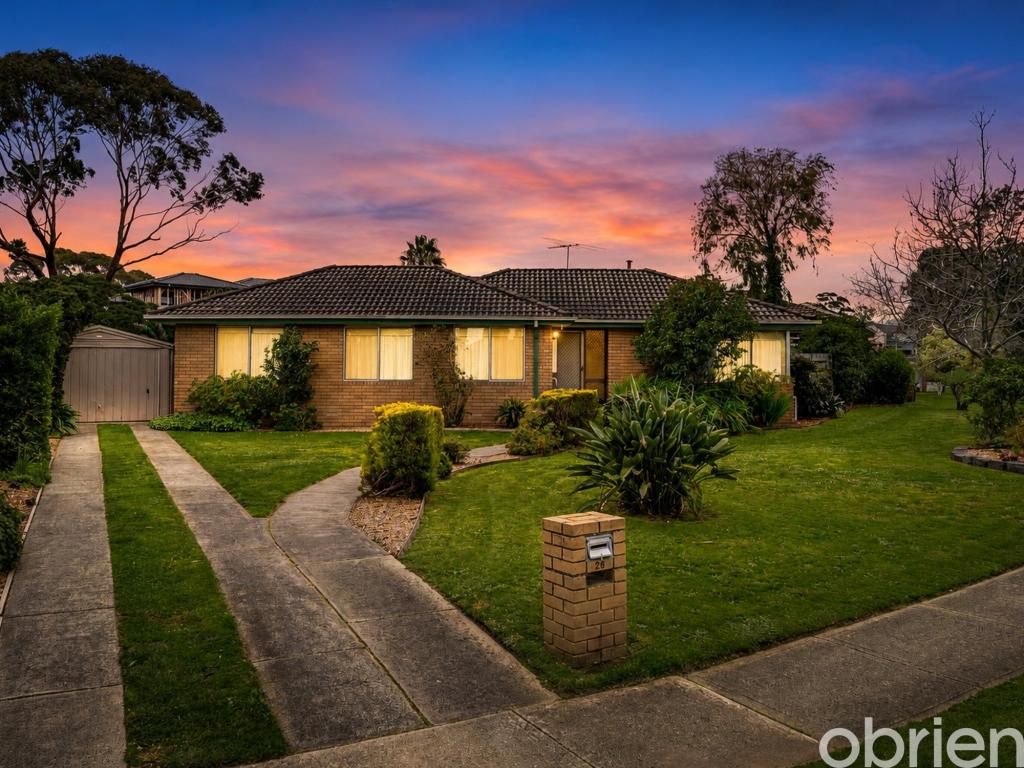 26 Ambleside Cres, Berwick, VIC 3806
