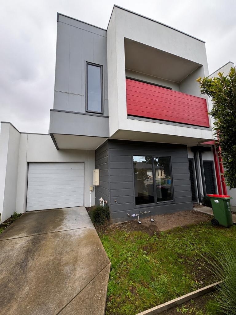 2a Almondbank Rd, Cranbourne East, VIC 3977