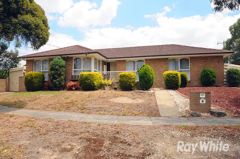 14 Basil Cres, Wheelers Hill, VIC 3150