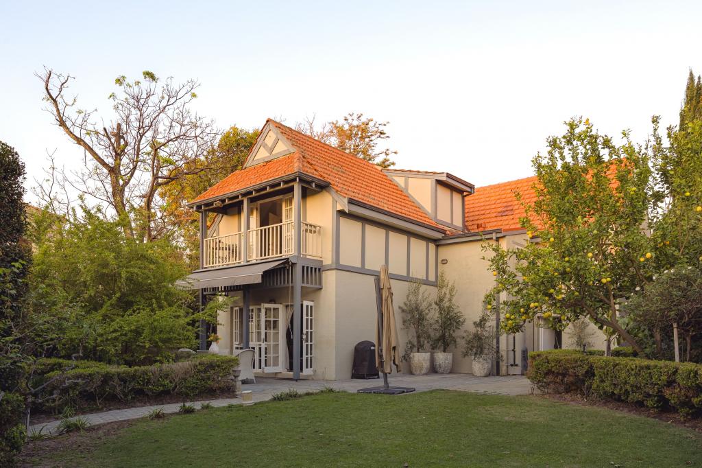 33 Wavell Rd, Dalkeith, WA 6009