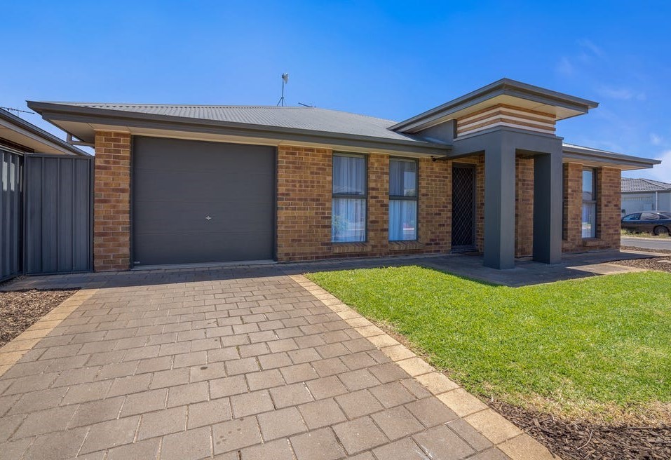 8 Jade Ct, Munno Para West, SA 5115