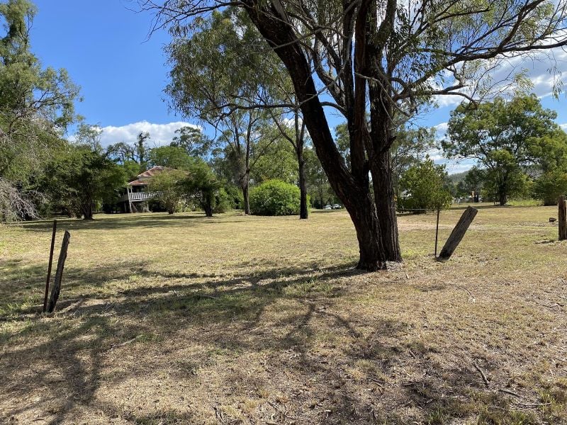 6 South St, Esk, QLD 4312