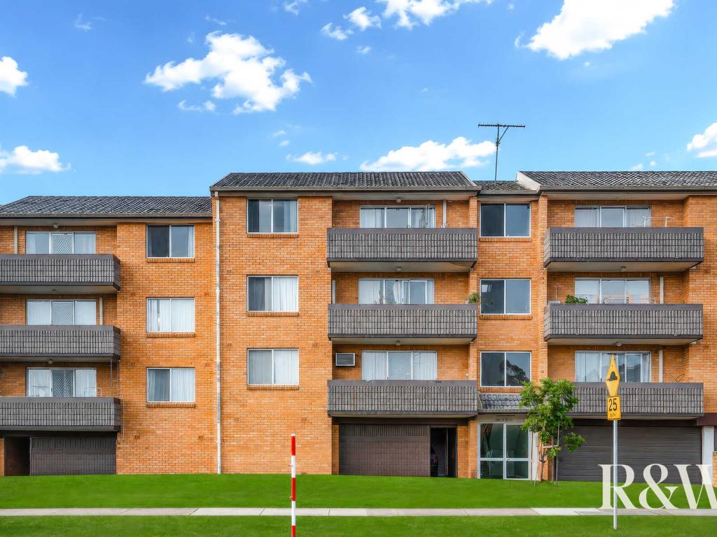 18/37-43 SADDINGTON ST, ST MARYS, NSW 2760