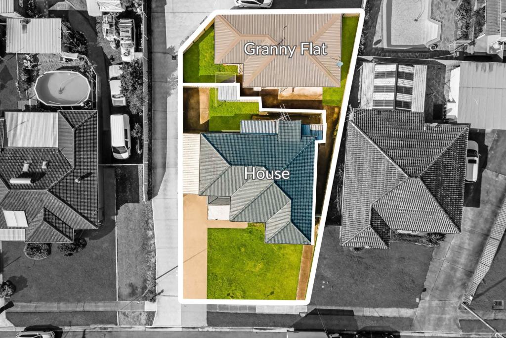 22 & 22a Moir St, Smithfield, NSW 2164