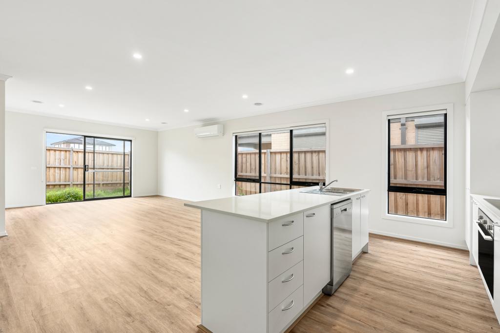 10 Graded St, Manor Lakes, VIC 3024