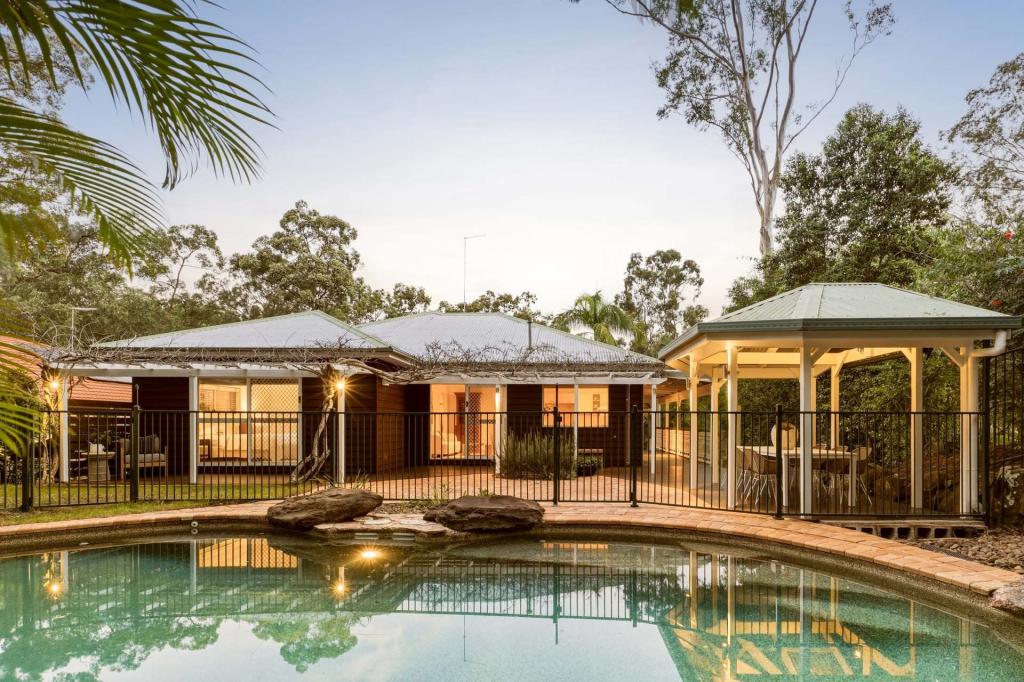 20 Warrawong St, Chapel Hill, QLD 4069