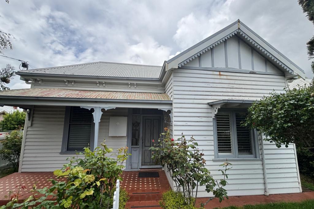 18 COWAN ST, LAKE WENDOUREE, VIC 3350