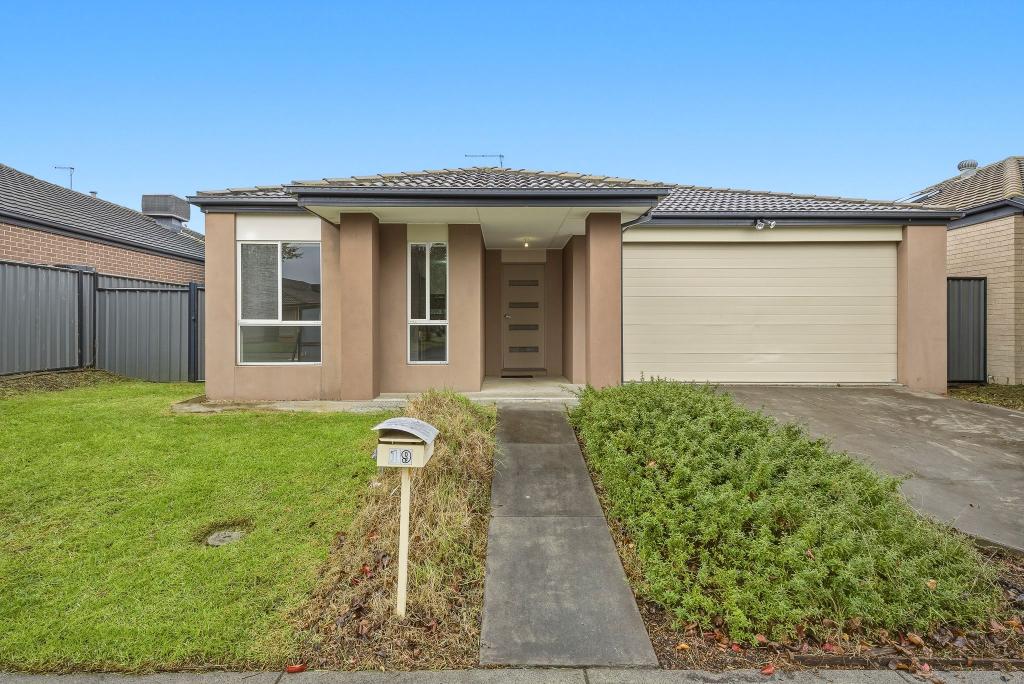 19 Falabela Rd, Clyde North, VIC 3978