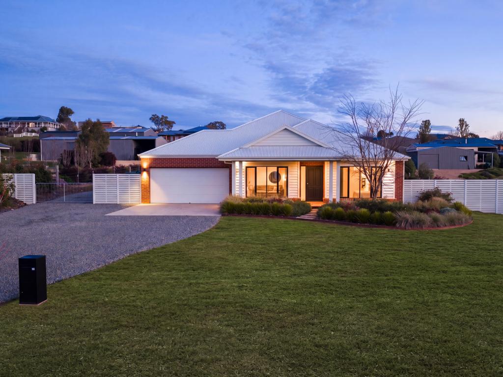 18 MAPLE TREE BVD, MANSFIELD, VIC 3722