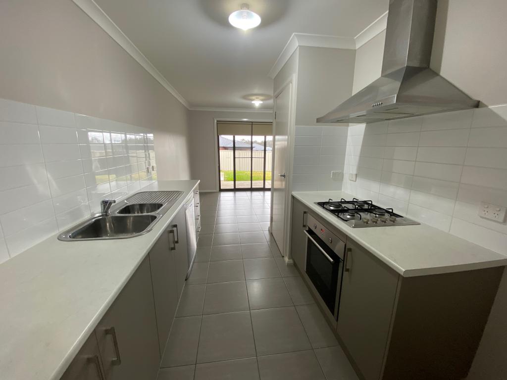 2/30 Hanrahan St, Hamilton Valley, NSW 2641