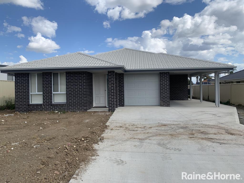 1/12 GOODWIN ST, WEST TAMWORTH, NSW 2340