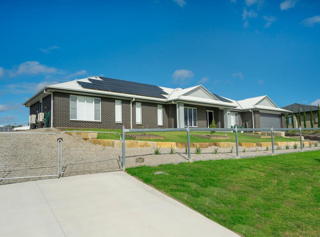 5 Daintree Cres, Meringandan West, QLD 4352