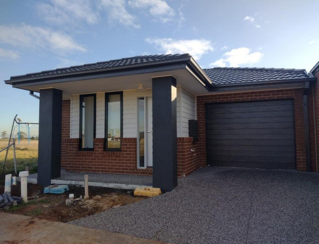 20 Akthar Ave, Rockbank, VIC 3335