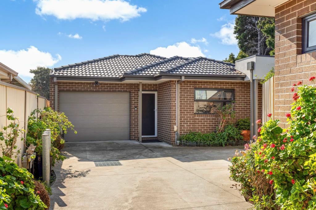 2/8 SHIRLEY ST, ST ALBANS, VIC 3021