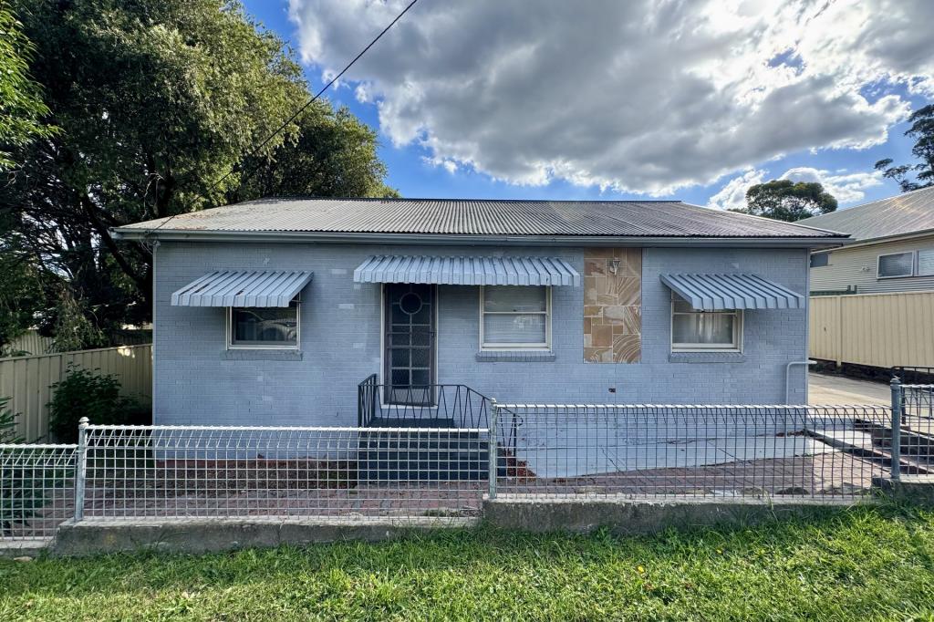 37 John St, The Oaks, NSW 2570