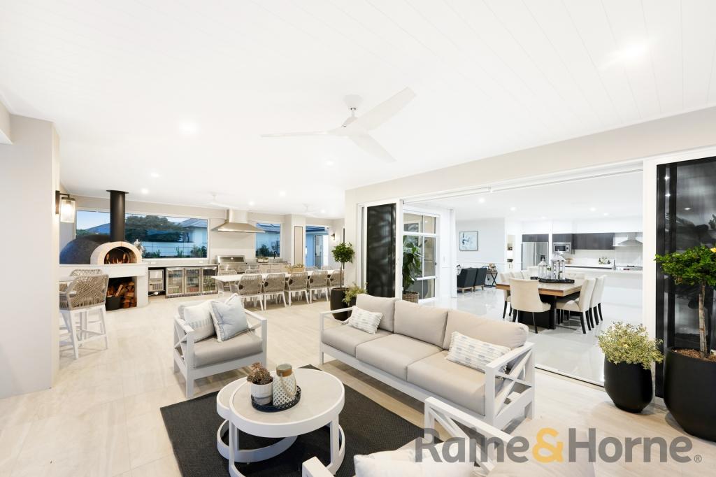 35 Twin Creeks Dr, Luddenham, NSW 2745