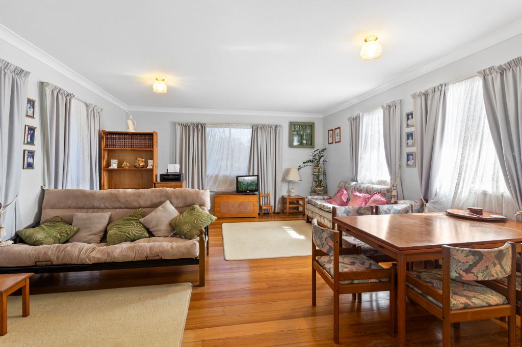 33 MCLENNAN ST, WOODY POINT, QLD 4019