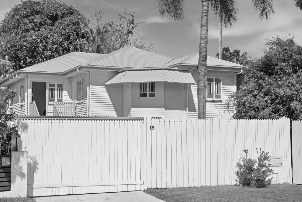 18 THE AVE, HERMIT PARK, QLD 4812
