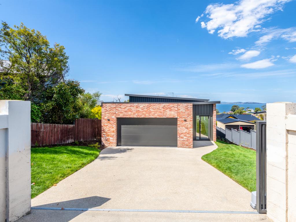 112 Roslyn Ave, Blackmans Bay, TAS 7052