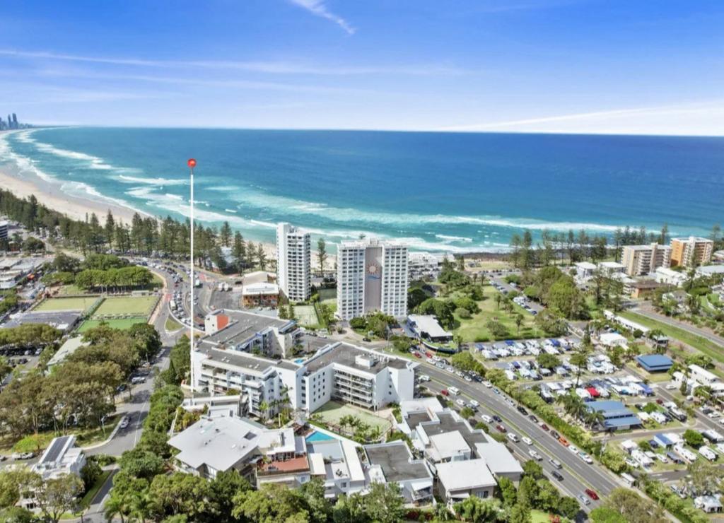1064/1 Ocean St, Burleigh Heads, QLD 4220
