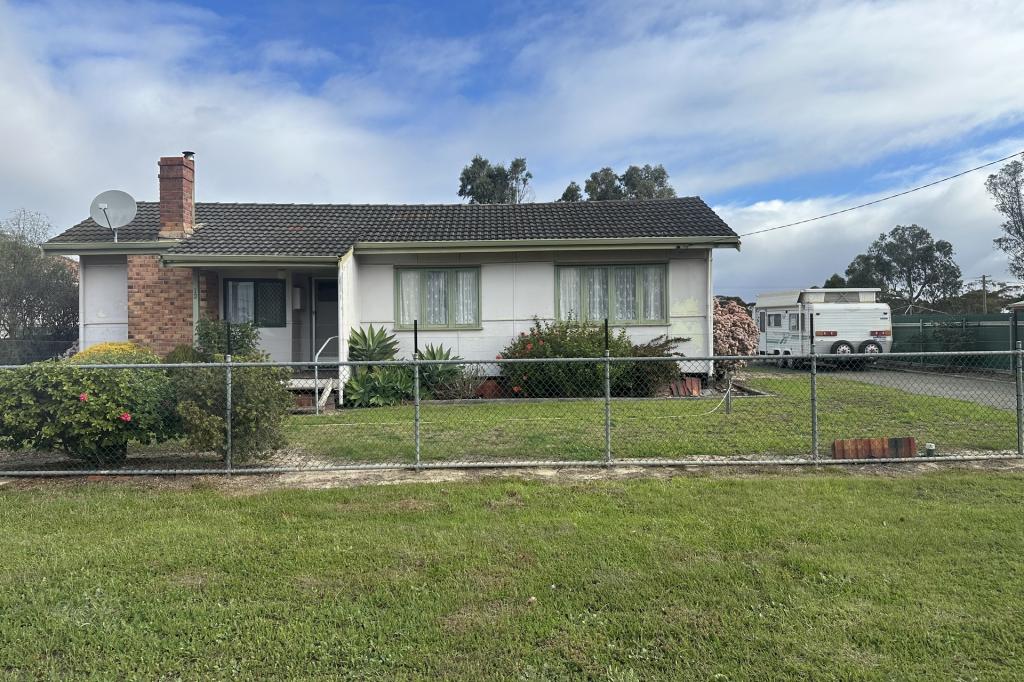 13 House St, Gnowangerup, WA 6335