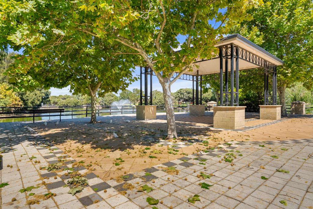 25 SEAWIND DR, ROCKINGHAM, WA 6168