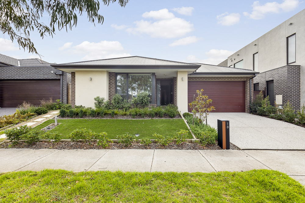 13 Stead Cct, Burnside, VIC 3023