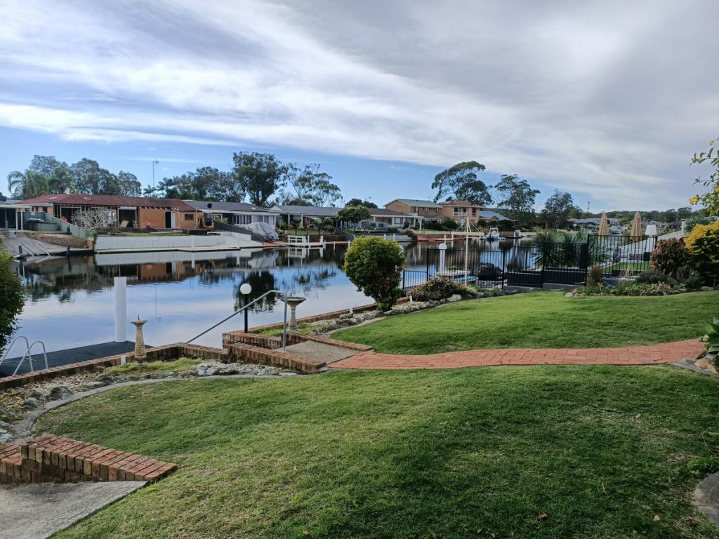 15 Friendship Key, Forster, NSW 2428