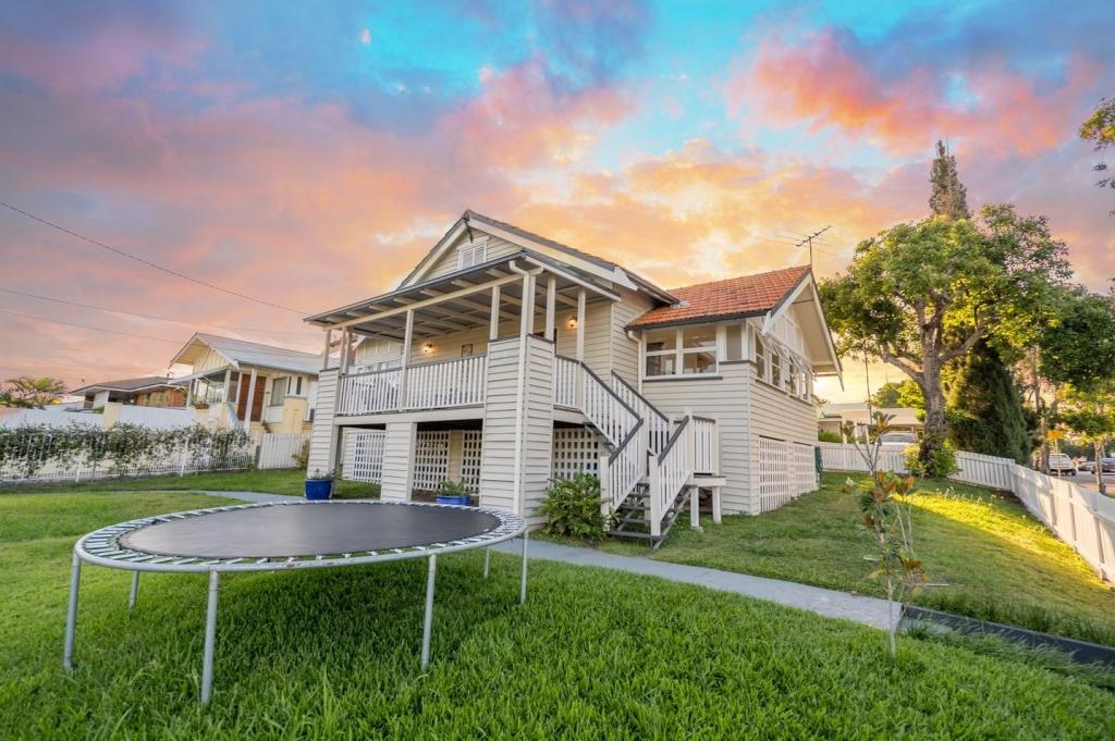 1 Whitehill Rd, Newtown, QLD 4305